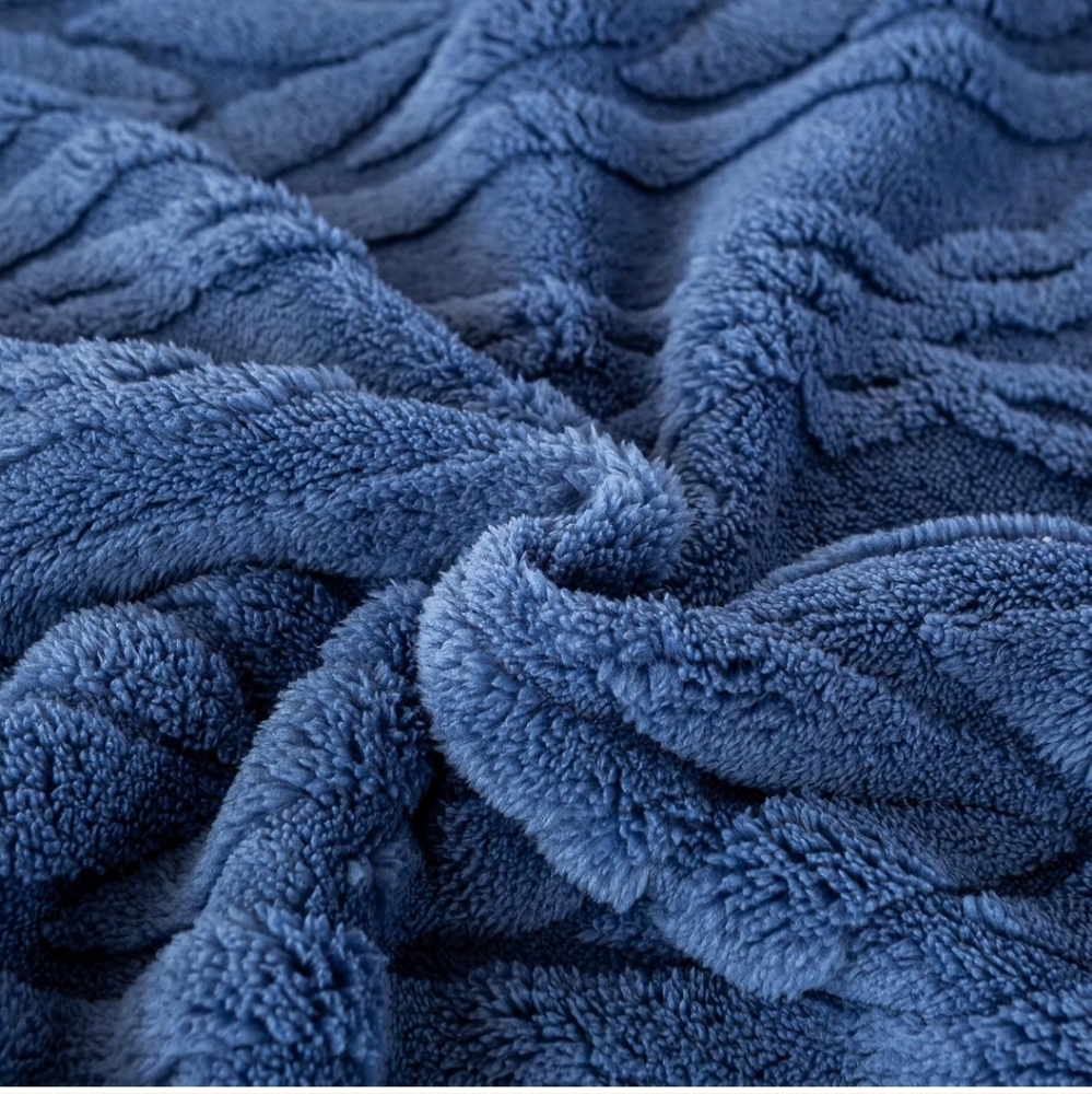 YUSOKI Sherpa Queen Size Blanket 3D Stylish Design Washed Blue 90"x90"(NWT) - Picture 7 of 10